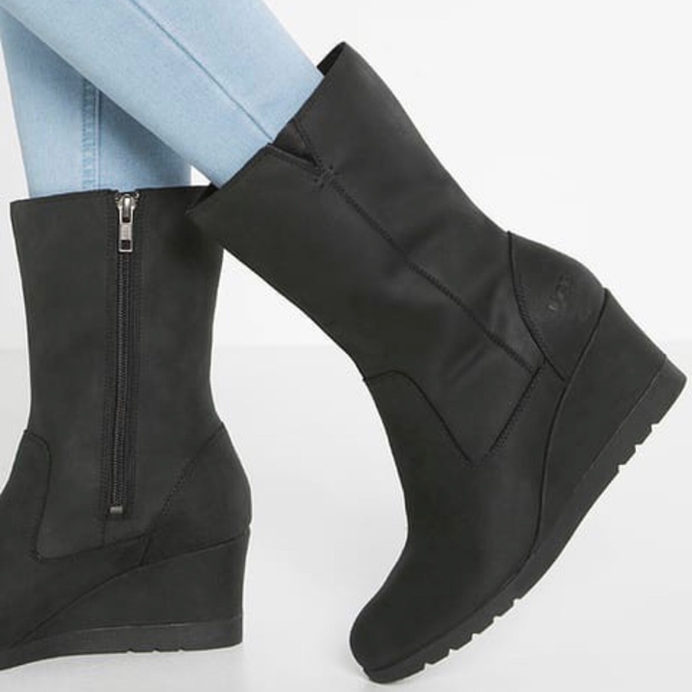 UGG Joely Wedge Bootie Size 9